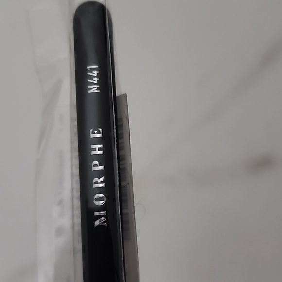 BN MORPHE M441 - FIRM BLENDING CREASE EYESHADOW BRUSH - Picture 2 of 3
